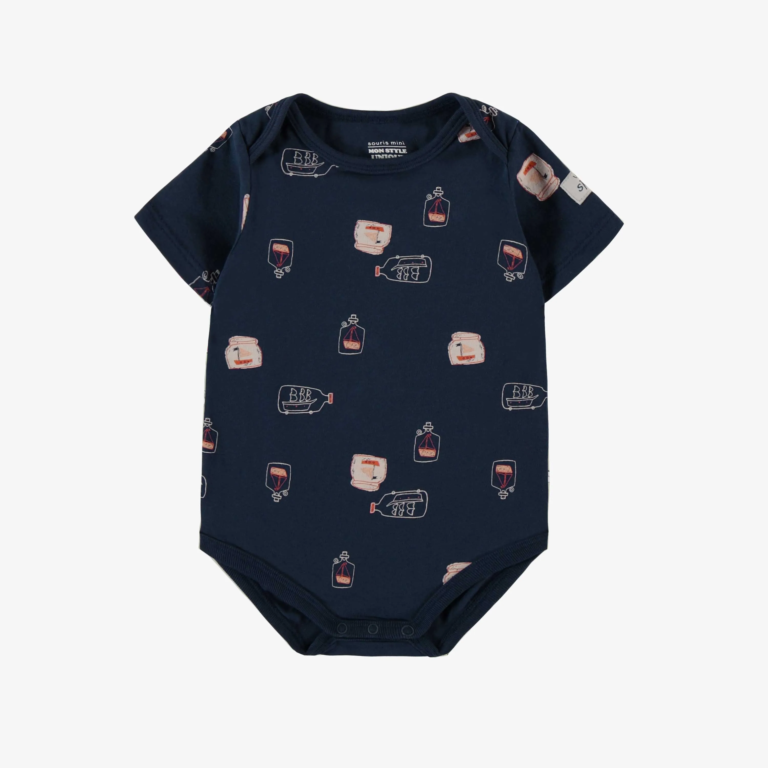 Cache-couche marine à manches courtes avec motif de bateaux dans une bouteille, en jersey extensible, bébé || Navy short-sleeved bodysuit with boat-in-a-bottle all over print, in stretch jersey, baby