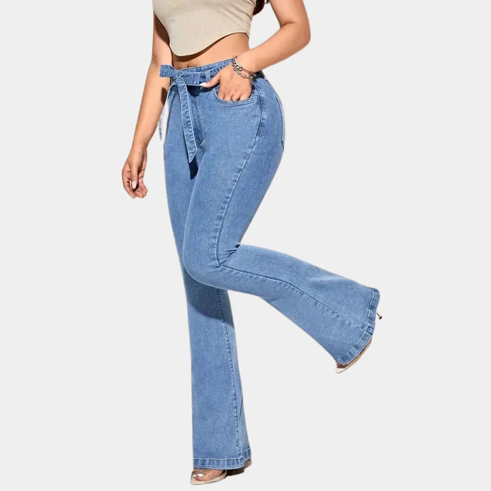 Feminine jeans with high stretch and wide legs for ultimate comfort