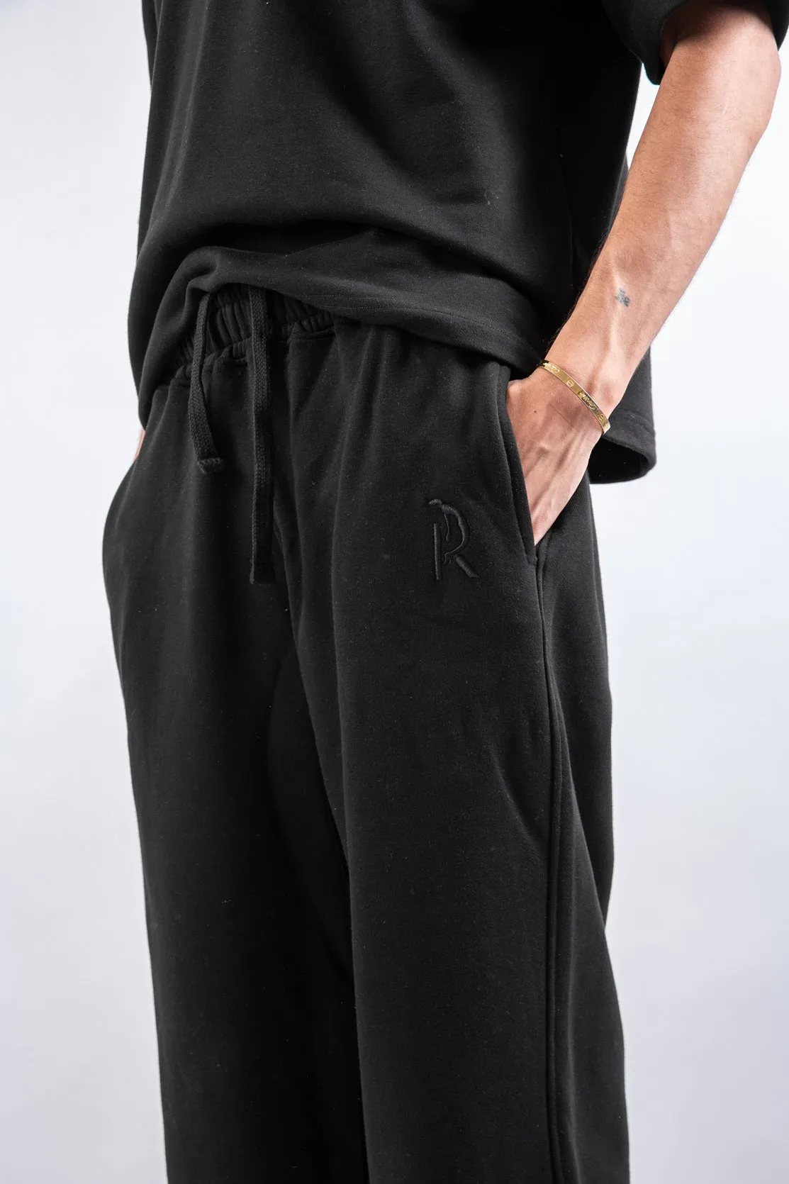 Loose Drawstring Sweatpants & Chill Sleeve T-shirt Black Set