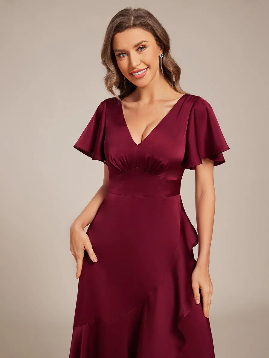 Robe de demoiselle d'honneur élégante en satin à volants et coupe trapèze