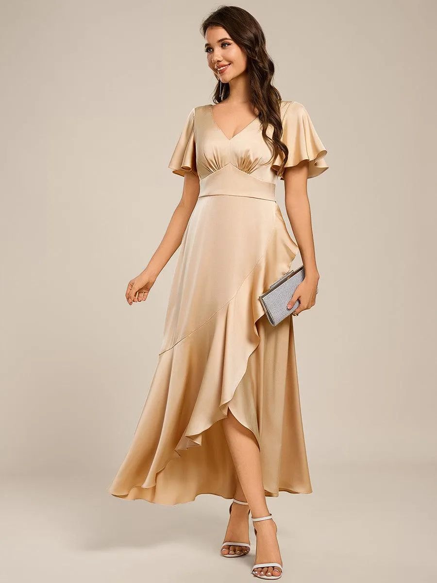 Robe de demoiselle d'honneur élégante en satin à volants et coupe trapèze