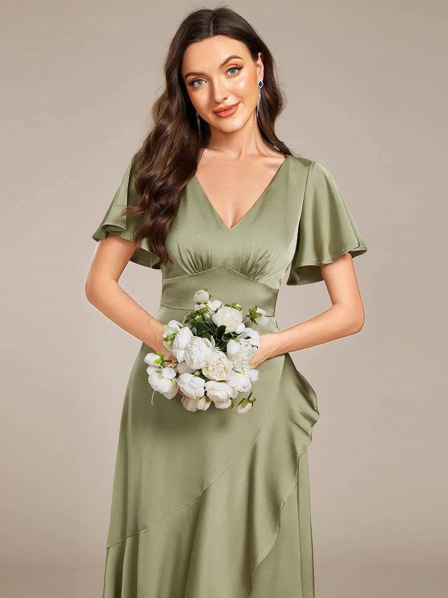 Robe de demoiselle d'honneur élégante en satin à volants et coupe trapèze