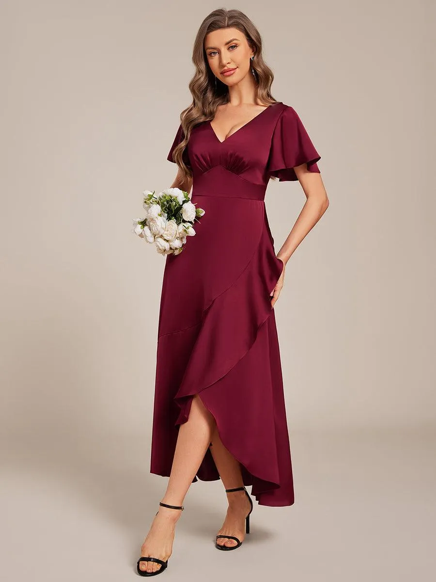 Robe de demoiselle d'honneur élégante en satin à volants et coupe trapèze