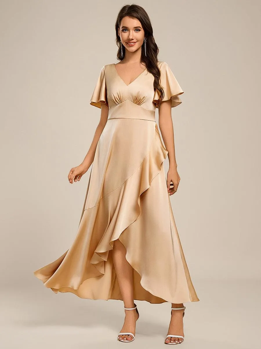 Robe de demoiselle d'honneur élégante en satin à volants et coupe trapèze